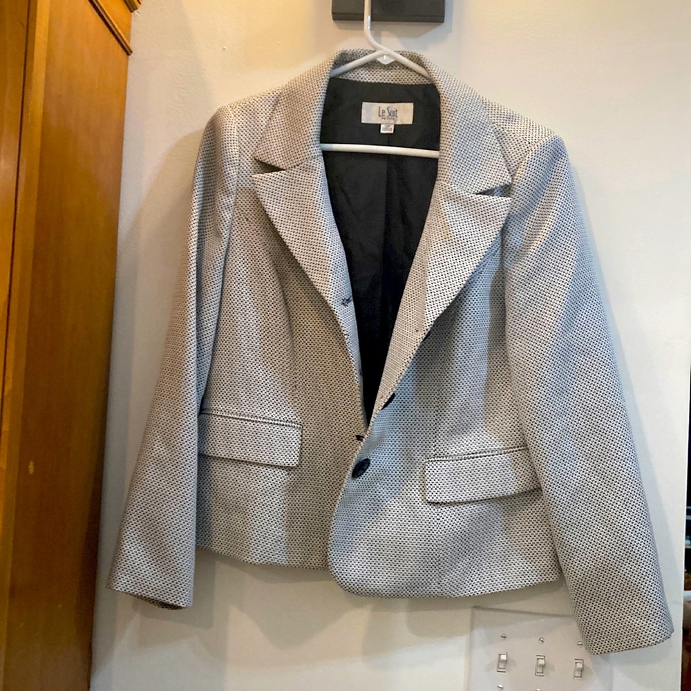 LeSuit lined black and white print blazer career piece. 12p. Worn once or twice